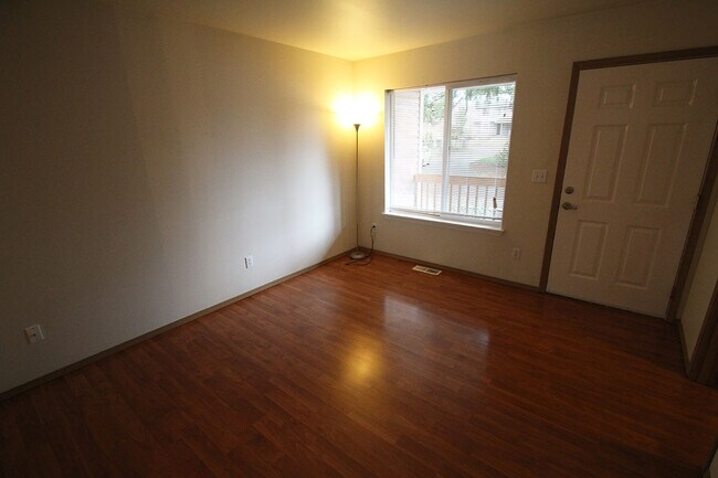 Building Photo - Cai Duplex - Lynnwood