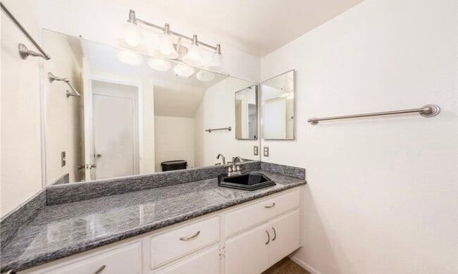 Building Photo - 4887 Village Green Way