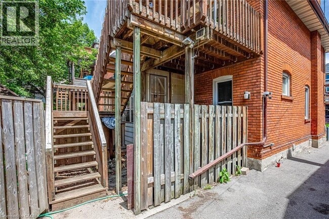 Building Photo - 16 Eastbourne Ave