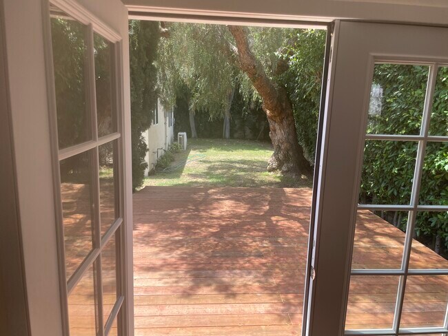 Foto del edificio - 1523 Carmona Ave