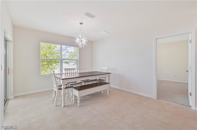 Foto del edificio - 1009 Jacaranda Pkwy E