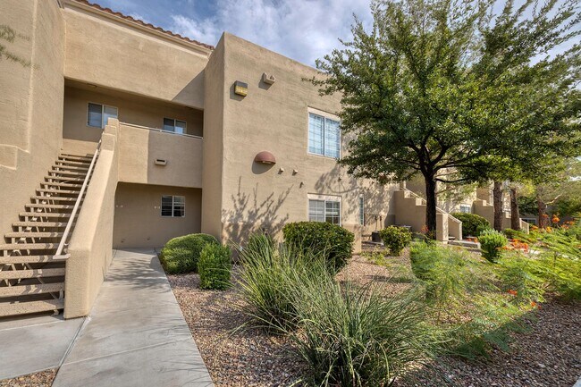 Foto del edificio - Gated First Floow Summerlin Condo - 2 Bedrooms 2 Bath