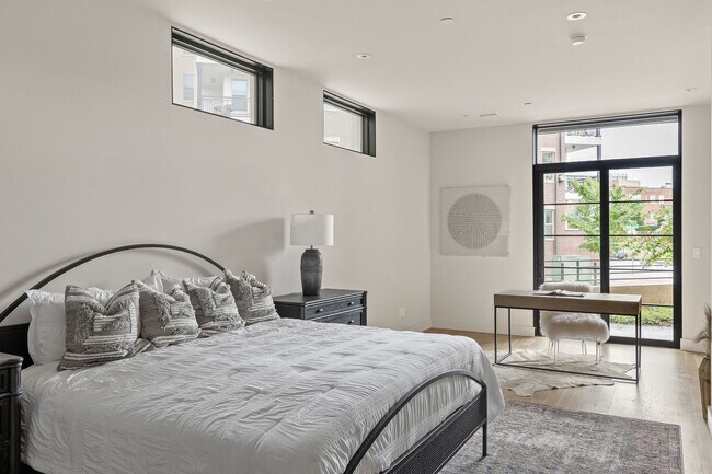 Foto del edificio - 1325 N Dewey Ave