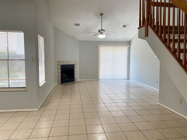 Building Photo - 7781 Pine Center Dr