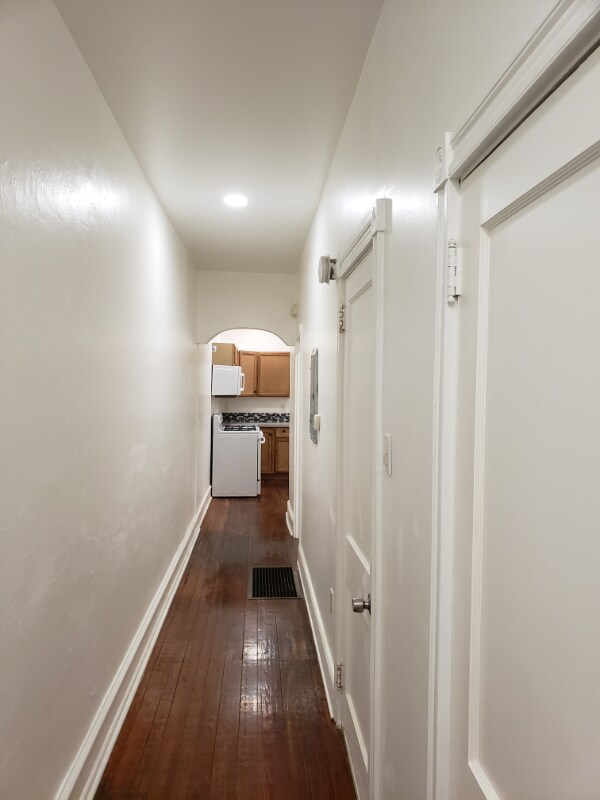 Foto del edificio - 329 W School House Ln