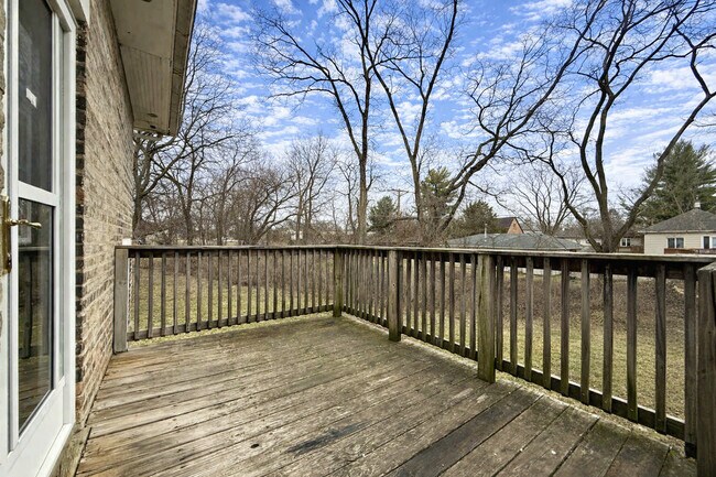 Foto del edificio - 1200 Ada St