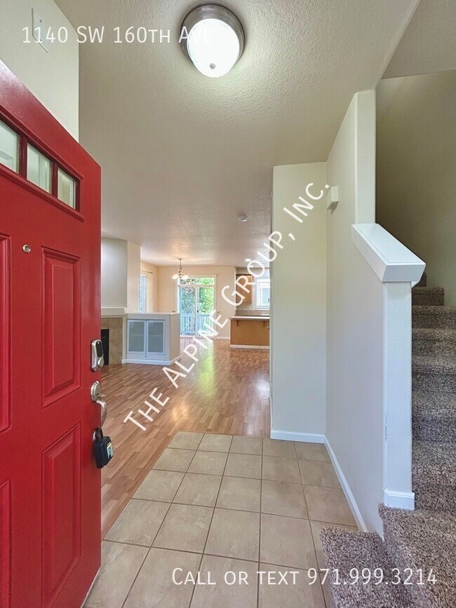 Building Photo - End-Unit Townhome with 2 Decks!
