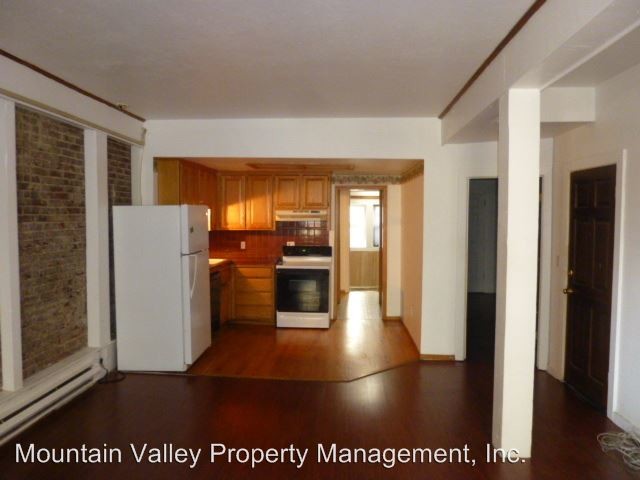 Primary Photo - 242 Commercial St