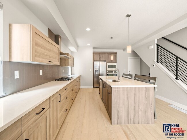 Building Photo - Spacious 3-Bedroom Townhome with Finished ...