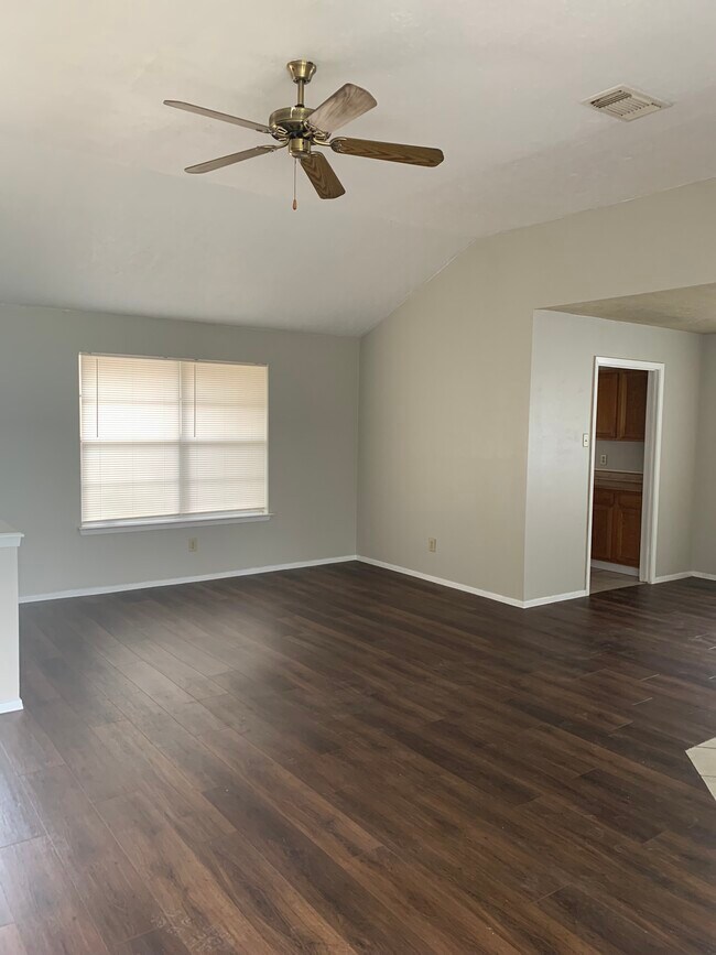 Foto del edificio - 3223 Windmoor Dr