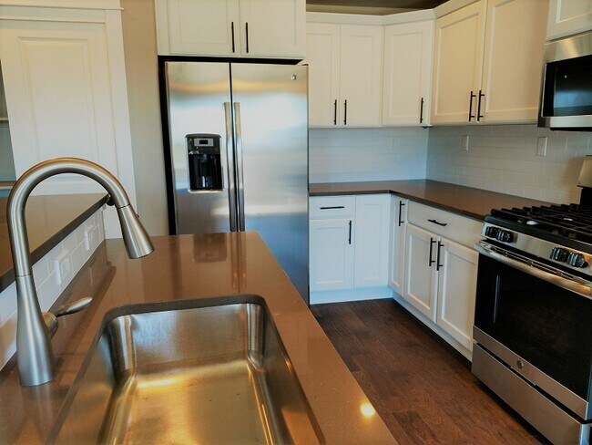 Foto del edificio - 6 MONTH LEASE AGREEMENT!