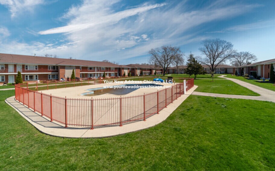 Foto del edificio - 1111 Holiday Ln