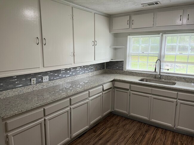Foto del edificio - 139 Selman Rd NW
