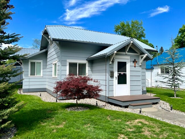 Building Photo - 955 N 6th St
