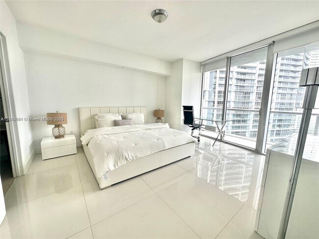 Foto del edificio - 495 Brickell Ave