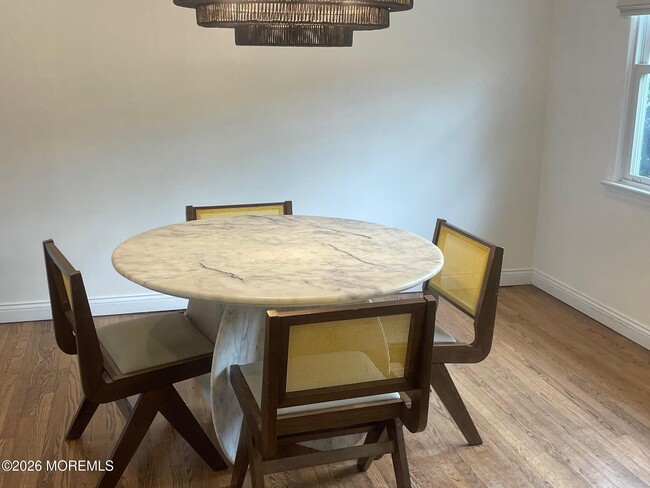 Foto del edificio - 81 Hollywood Ave