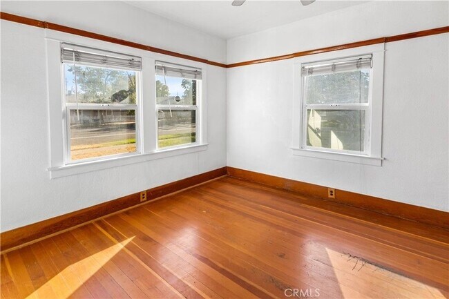 Foto del edificio - 77 E Main St