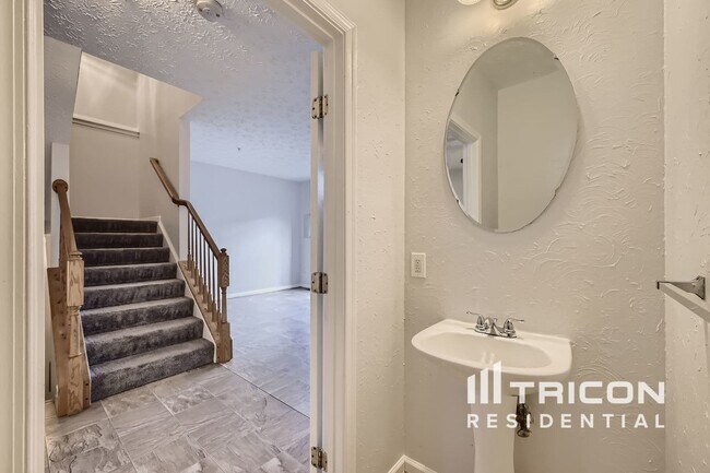 Building Photo - 8384 Frostwood Dr