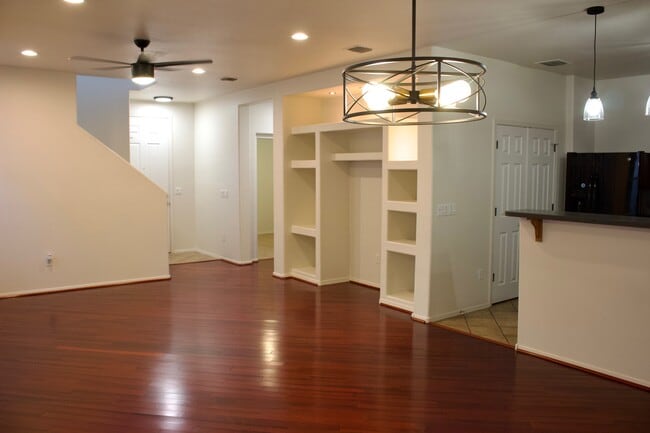 Building Photo - 2775 N Saramano Ln