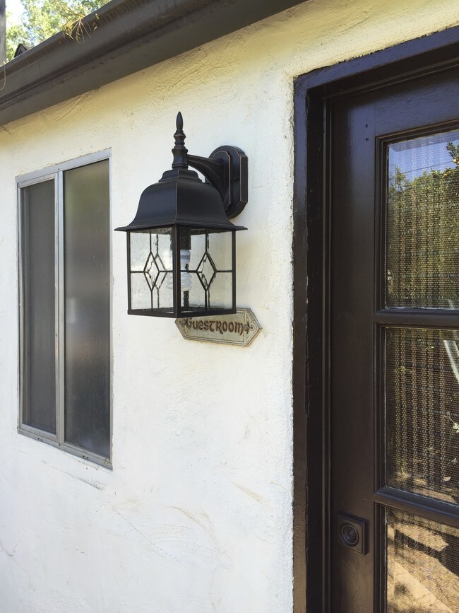 Entrada a la casa de huéspedes - 4721 Cartwright Ave