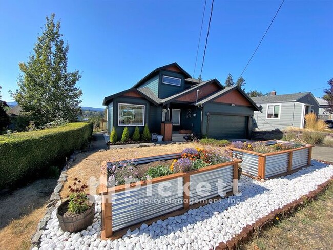 Building Photo - 3 Bedroom Beauty in Manette!