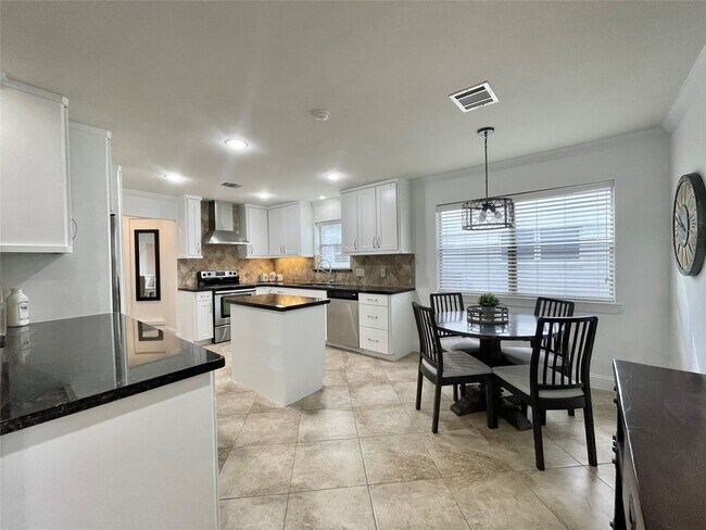 Foto del edificio - 6210 Queensloch Dr