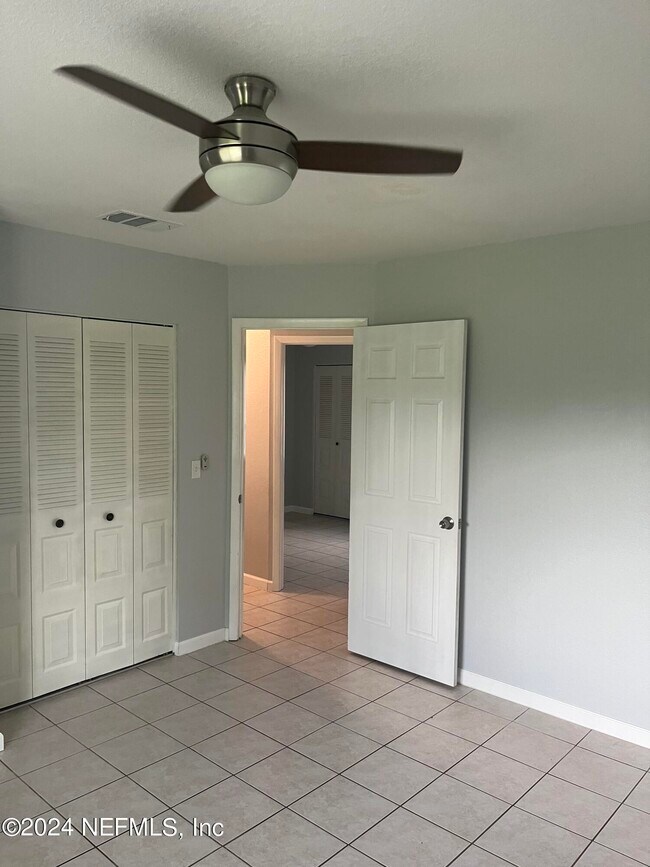 Foto del edificio - 5664 Kenwood Dr