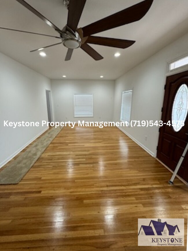Building Photo - Remodeled to Perfection! 2 Bedroom/2 Bathr...