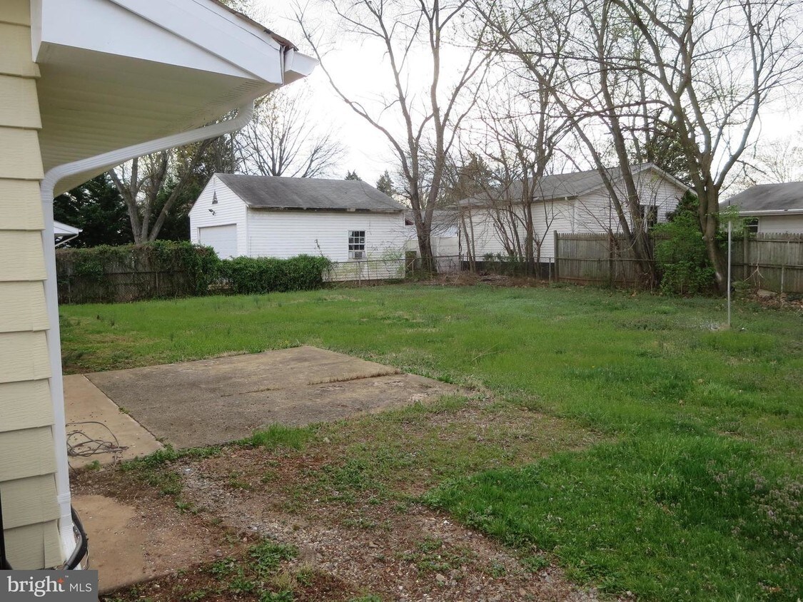 Primary Photo - 1103 N Brandon Ave