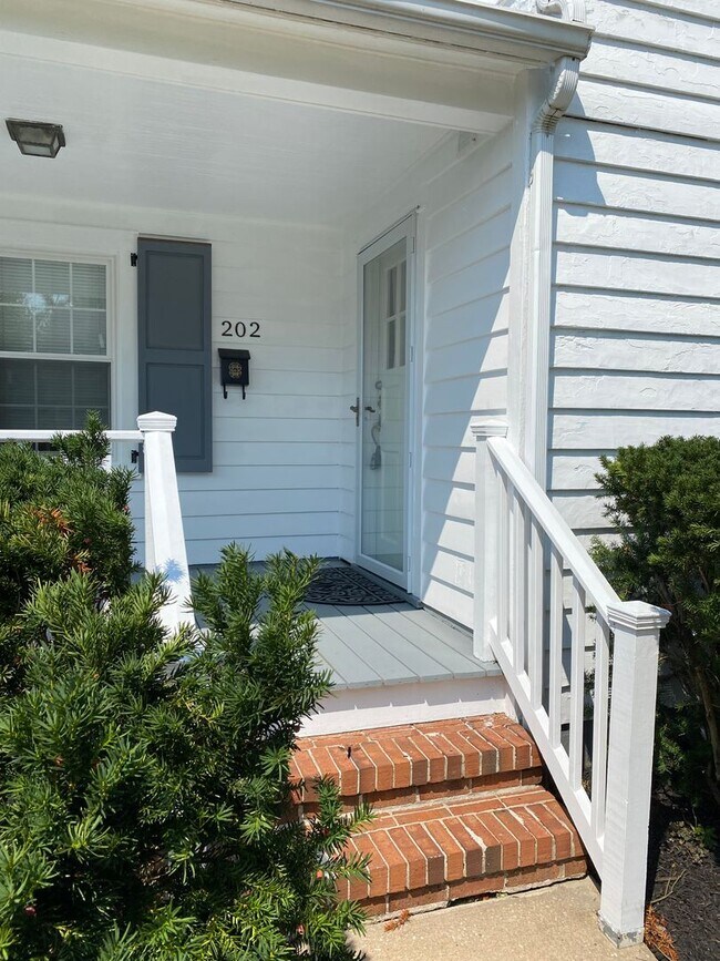 Foto del edificio - Updated 3 bedroom, 1.5 bathroom single fam...