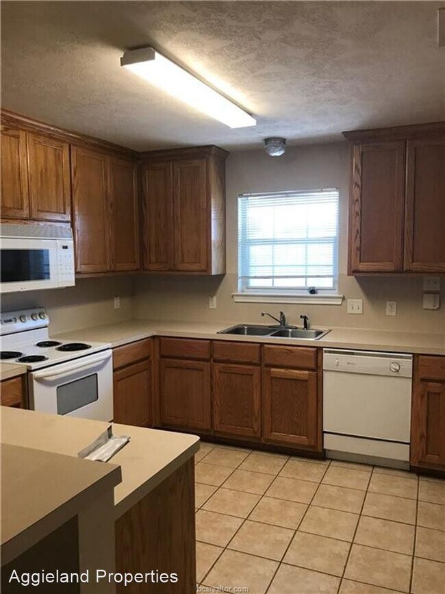 Foto del edificio - 3 br, 3 bath House - 905 Crepe Myrtle St