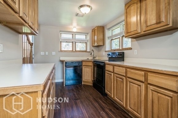 Building Photo - NOW AVAILABLE! 77 Mountainside Rd, Warwick...