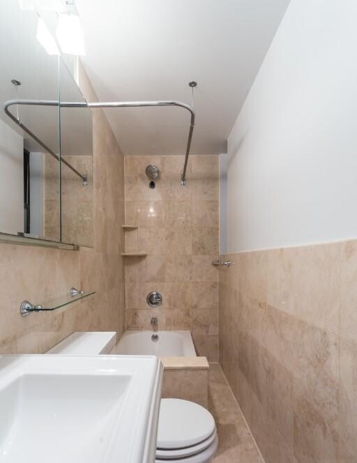 Foto del edificio - 420 E 9th St