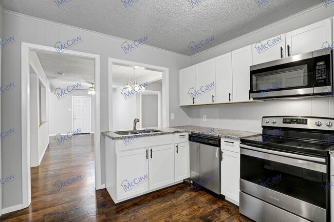 Building Photo - Updated Price! Beautiful 4/2 in Fort Worth...