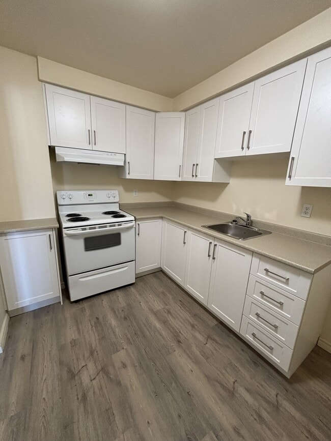 Building Photo - 70 McEwen Ave