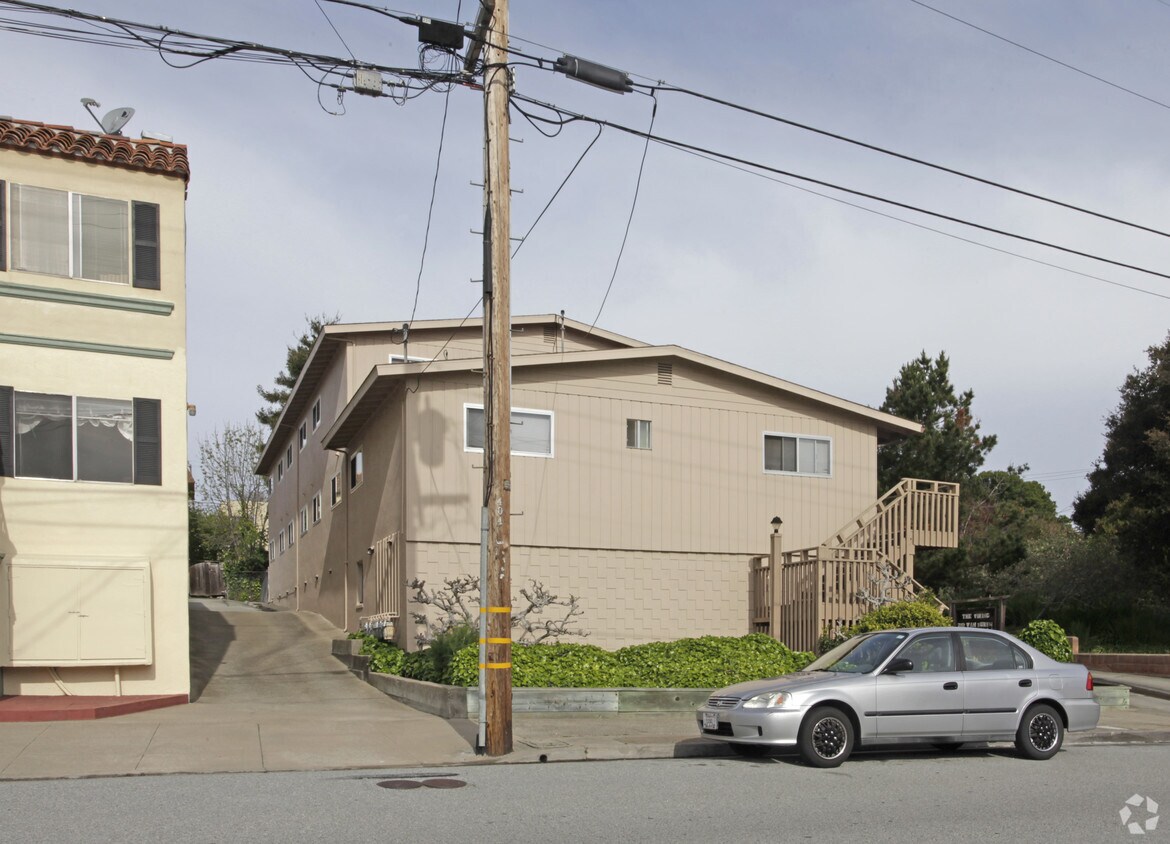 Building Photo - 218 Van Buren St