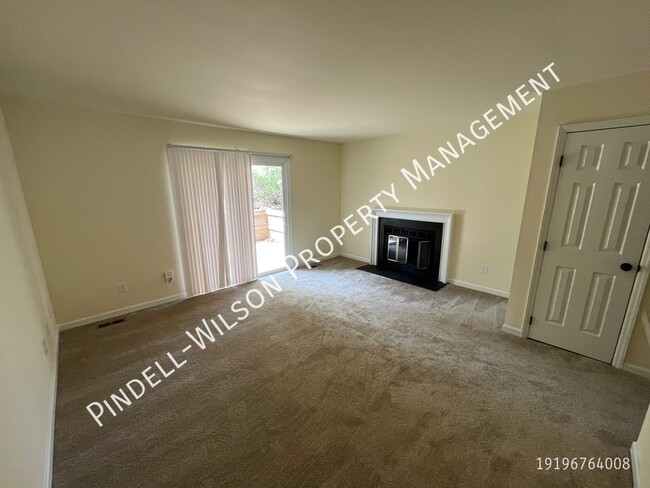 Foto del edificio - End Townhouse Unit near Glenwood Avenue MO...