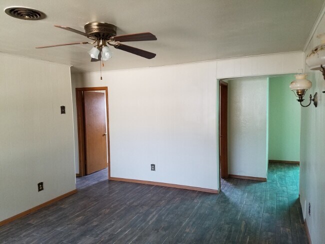 Building Photo - 3232 Del Rancho Rd