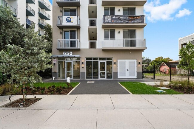 Foto del edificio - 650 SW 1st St