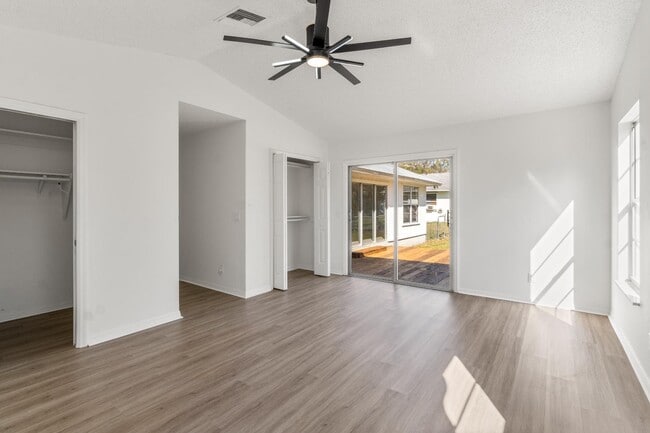 Building Photo - 1816 14th Ave SW