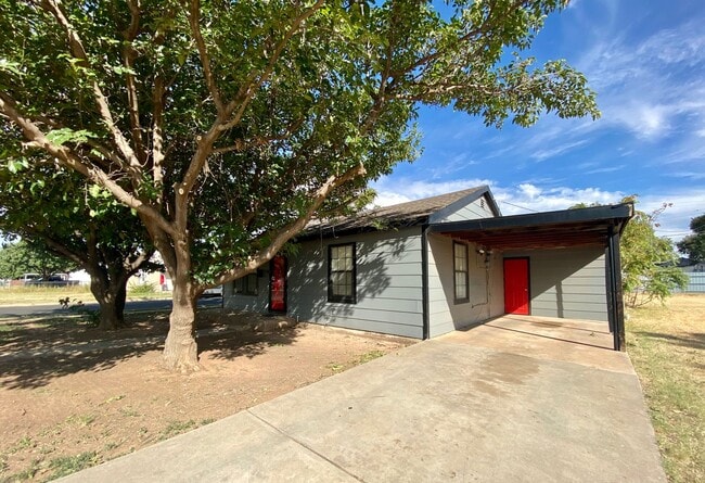 Building Photo - Available soon - move in special- $400 off...