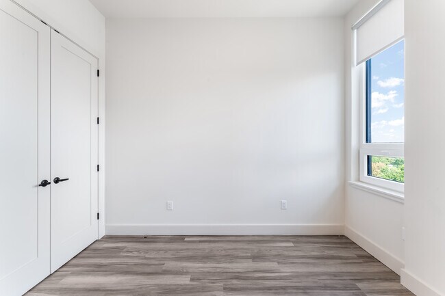 Building Photo - 55 Washington St