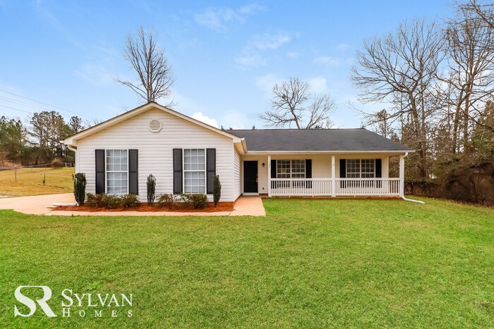 Primary Photo - Charming 3BR 2BA ranch home is waiting for...