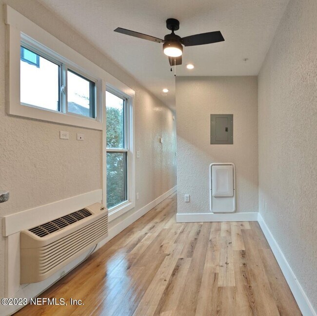 Building Photo - 412 E Ashley St