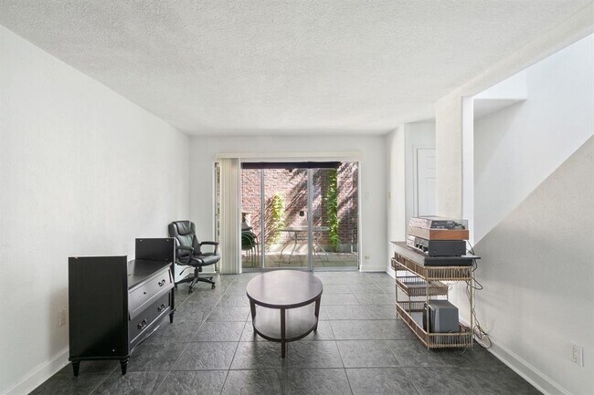 Building Photo - 701 Rosedale St