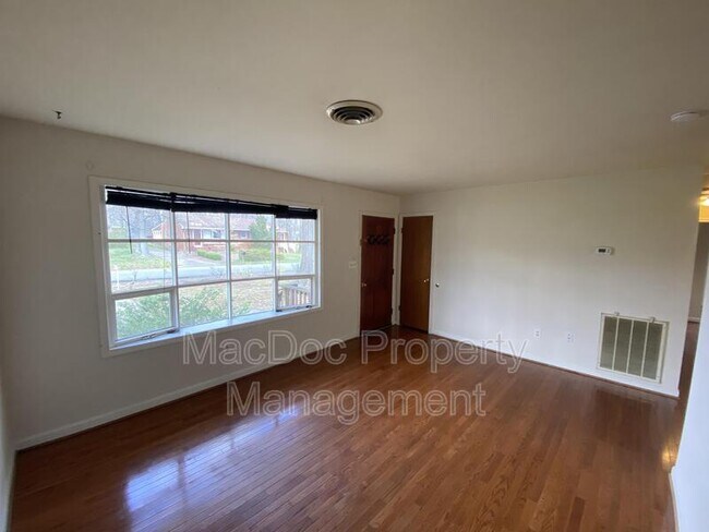 Foto del edificio - 304 Stratford Ave