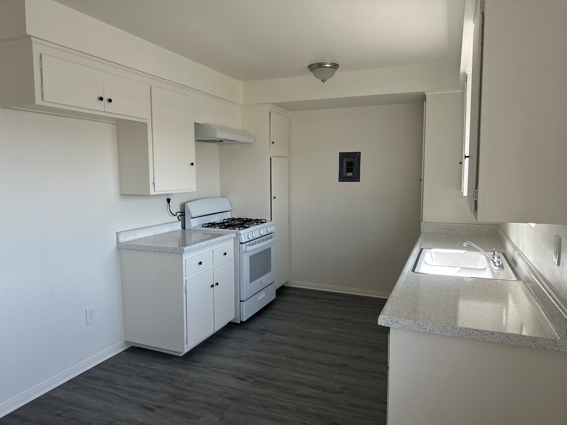 Primary Photo - Cherokee Trail Apts
