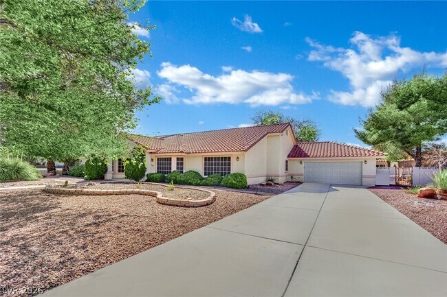 Foto del edificio - 7595 W Camero Ave