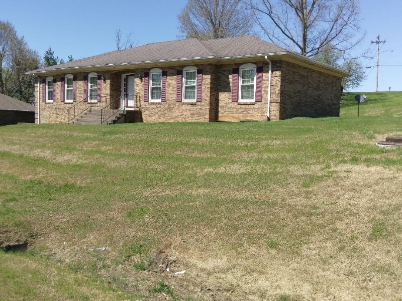 Primary Photo - 255 Meadowview Dr