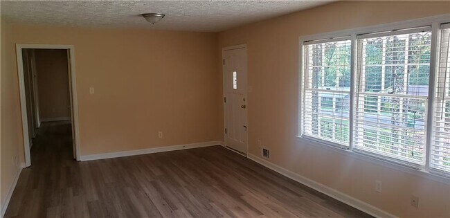 Foto del edificio - 421 Beaumont Dr SW